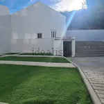 Ground Floor 2 Bedroom With Pool *